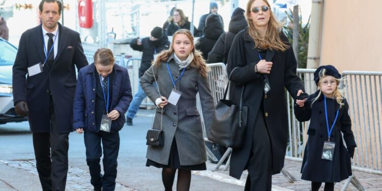 Κηδεία Μπριζίτ Μπαρντό: Ο μοναχογιός που δεν ήθελε να βλέπει και η ξανθιά δισέγγονη που είναι ίδια η «Μπεμπέ»