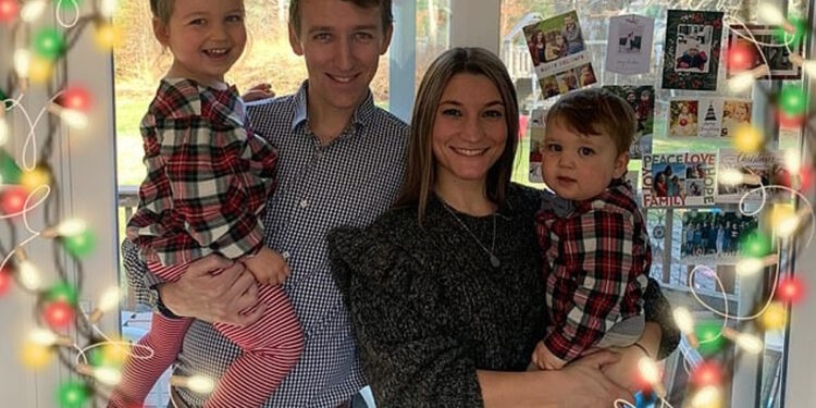 Μασαχουσέτη: Μητέρα έπνιξε τα παιδιά της με λάστιχο γυμναστικής, πήδηξε από το παράθυρο και έμεινε παράλυτη