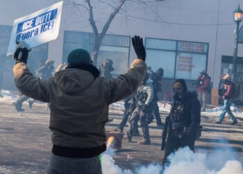Χάος στη Μινεσότα μετά τη νέα δολοφονία 37χρονου από ομοσπονδιακούς πράκτορες των ΗΠΑ – Εξαγριωμένο πλήθος φωνάζει «Έξω η ICE»