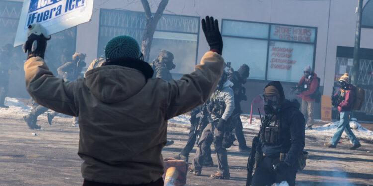 Χάος στη Μινεσότα μετά τη νέα δολοφονία 37χρονου από ομοσπονδιακούς πράκτορες των ΗΠΑ – Εξαγριωμένο πλήθος φωνάζει «Έξω η ICE»