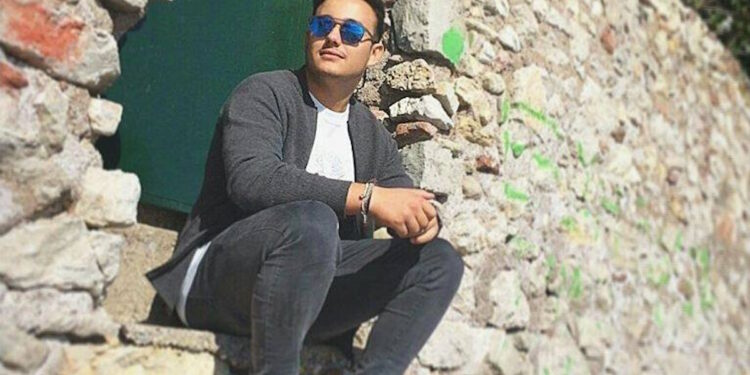 Ρίο – Αντίρριο: «Η νταλίκα έκανε αριστερά και δεν τον είδε, έχουν κοπεί τα πόδια μου» λέει ο πατέρας του 25χρονου που σκοτώθηκε