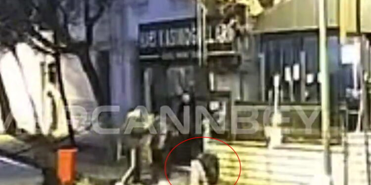 Κωνσταντινούπολη: 15χρονος μαχαίρωσε και σκότωσε 17χρονο έξω από καφετέρια – «Μου είπε τι κοιτάς, και τον μαχαίρωσα»