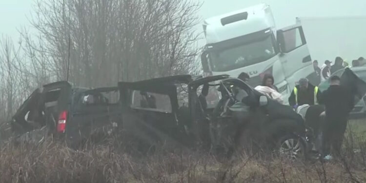 Ρουμανία: Τα σενάρια για το θανατηφόρο τροχαίο με θύματα Έλληνες οπαδούς του ΠΑΟΚ – Με ελληνικές πινακίδες το μοιραίο βανάκι