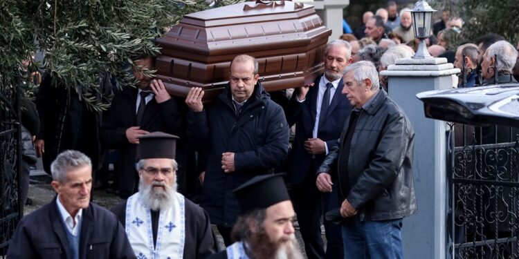 Τραγωδία στη Βιολάντα: Βουβός πόνος στο τελευταίο αντίο στην 56χρονη Αναστασία Νάσιου – Στο Γκριζάνο Τρικάλων η κηδεία της