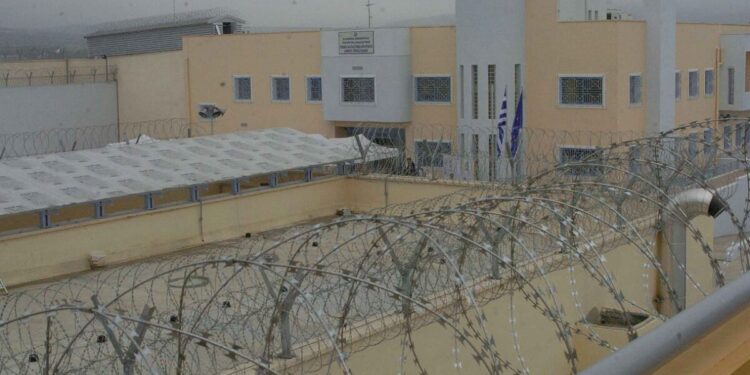 Φυλακές Δομοκού: Έφοδος του ελληνικού FBI μετά τη δολοφονία του βαρυποινίτη, κατασχέθηκαν μαχαίρια και κινητά