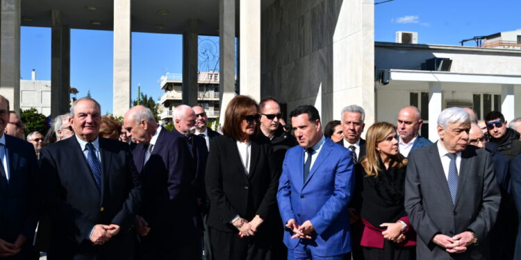 Άννα Ψαρούδα – Μπενάκη: Σε κλίμα συγκίνησης η κηδεία της πρώτης γυναίκας Προέδρου της Βουλής στο Α’ Νεκροταφείο Αθηνών