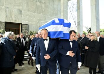 Κηδεία Αναστάση Παπαληγούρα: Το τελευταίο αντίο στον πρώην υπουργό της ΝΔ – Τυλιγμένο με την ελληνική σημαία το φέρετρό του