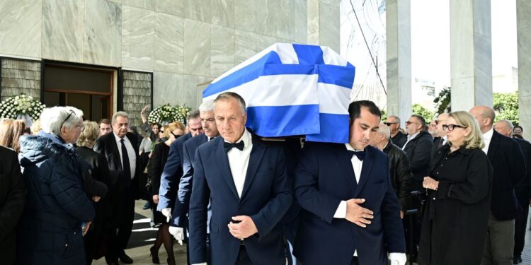 Κηδεία Αναστάση Παπαληγούρα: Το τελευταίο αντίο στον πρώην υπουργό της ΝΔ – Τυλιγμένο με την ελληνική σημαία το φέρετρό του