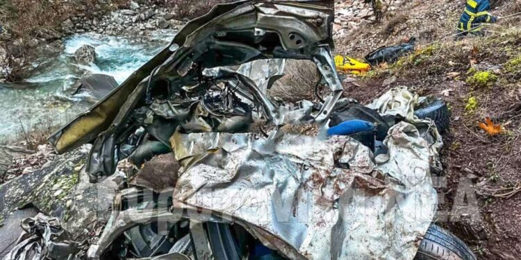 Ευρυτανία: Γυμνή και ακέφαλη βρέθηκε η σορός του 59χρονου που το αυτοκίνητό του έπεσε σε γκρεμό 300 μέτρων