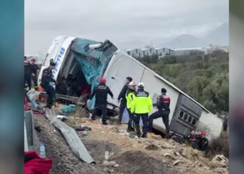 Τουρκία: Τροχαίο με πολλούς νεκρούς και τραυματίες από ανατροπή λεωφορείου στην Αττάλεια – Συγκλονιστικές εικόνες