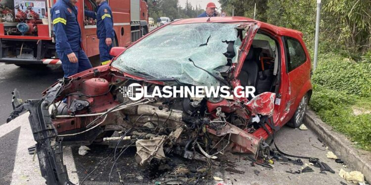 Σοκαριστικό τροχαίο στον ΒΟΑΚ στα Χανιά: Μια γυναίκα νεκρή, τρεις τραυματίες – Διαλύθηκαν τα αυτοκίνητα