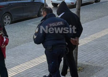 Τροχαίο δυστύχημα στη Θεσσαλονίκη: «Αναγνωρίζω το κακό που προκάλεσα», είπε ο 27χρονος οδηγός στην απολογία του – Εξετάζεται εάν έκανε «κόντρες»