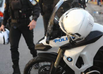 Κόκκινο φανάρι παραβίασε ο αστυνομικός που προκάλεσε το τροχαίο δυστύχημα στη Βουλή με θύμα τον 63χρονο