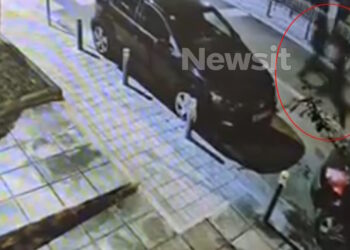 Καλαμαριά: Παραδόθηκε ο 23χρονος που αναζητούνταν για τη δολοφονία του 20χρονου – «Μου επιτέθηκαν 5 άτομα»