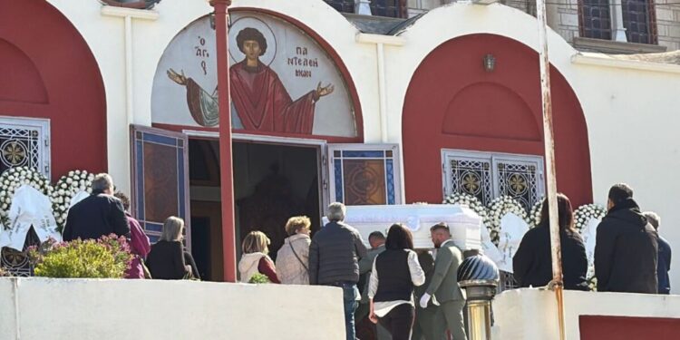 Θεσσαλονίκη: Οδύνη στην κηδεία του 25χρονου που παρασύρθηκε από αυτοκίνητο