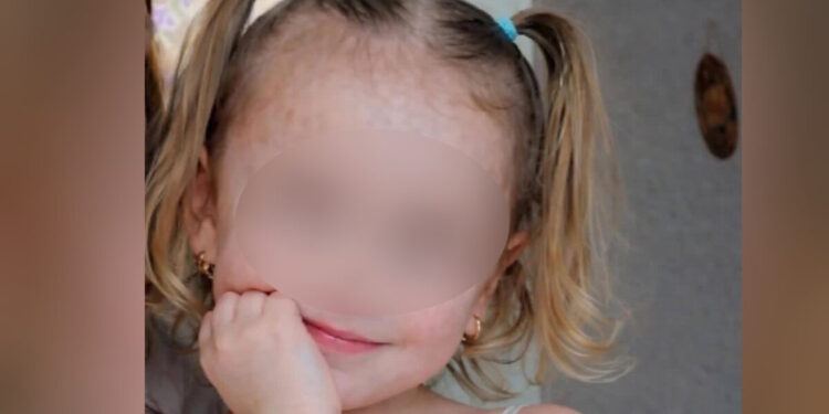 Καβάλα: Ράγισαν καρδιές στην κηδεία της 3χρονης που σκοτώθηκε στο τροχαίο – Με μπομπονιέρες το τελευταίο αντίο