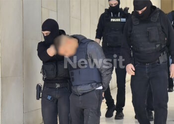 Άγιος Δημήτριος: Σοκαρισμένη η πρώην κοπέλα του δράστη της δολοφονίας – «Το μαχαίρι το είχε πάντα κρυμμένο στην ντουλάπα»