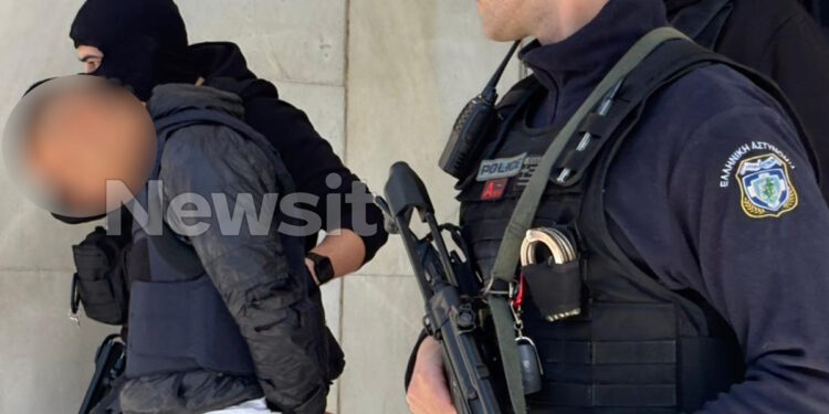 Άγιος Δημήτριος: «Δεν ήθελε να αφαιρέσει τη ζωή του 27χρονου, είχε το μαχαίρι γιατί φοβόταν» λέει ο δικηγόρος του δράστη