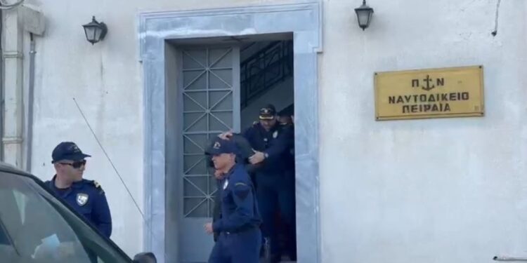 Άγιος Δημήτριος: Προθεσμία να απολογηθεί την Τρίτη έλαβε ο 20χρονος καθ’ ομολογίαν δράστης