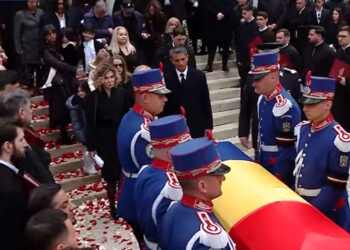 Μιρτσέα Λουτσέσκου: Βουβός πόνος για Ραζβάν Λουτσέσκου, το τελευταίο «αντίο» στον θρυλικό προπονητή της Ρουμανίας