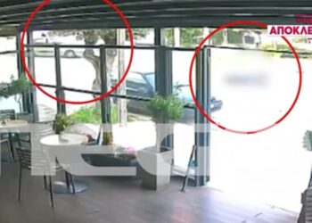 Ηλιούπολη: Παραδόθηκε ο οδηγός του πράσινου αυτοκινήτου για το τροχαίο δυστύχημα με θύμα έναν 64χρονο οδηγό μηχανής