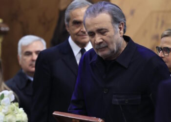 Κηδεία Μαρινέλλας: Με πόνο καρδιάς ο καλλιτεχνικός κόσμος αποχαιρέτησε για πάντα τη σπουδαία ερμηνεύτρια