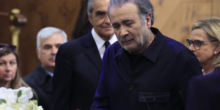 Κηδεία Μαρινέλλας: Με πόνο καρδιάς ο καλλιτεχνικός κόσμος αποχαιρέτησε για πάντα τη σπουδαία ερμηνεύτρια