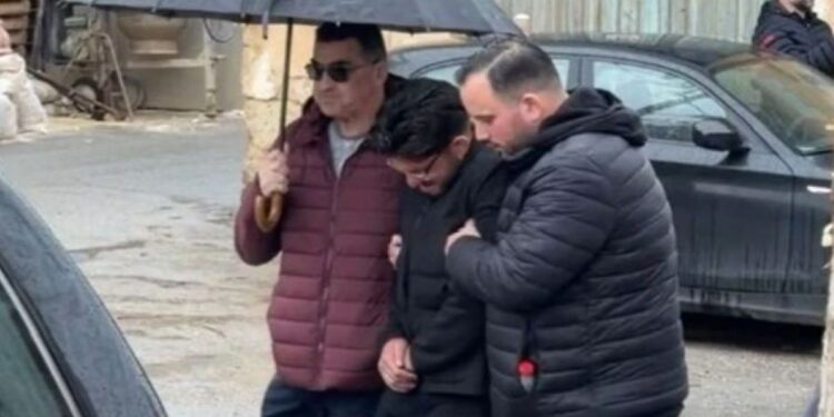 Κηδεία Ελευθερίας Γιακουμάκη: Σπαραγμός στο τελευταίο αντίο στην 43χρονη που δολοφονήθηκε από τον 40χρονο πρώην σύντροφό της