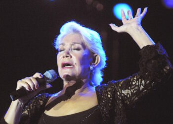 Μαρινέλλα: Οι παρουσίες στην ταφή και στο τραπέζι που έγινε σπίτι της – «Όλα ήταν όπως θα ήθελε»