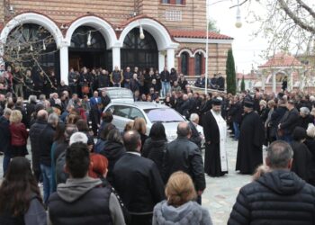 Κηδεία Στέφανου Μπορμπόκη: Συγκίνηση στο τελευταίο «αντίο» στον παλαίμαχο ποδοσφαιριστή