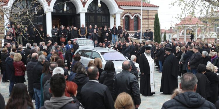 Κηδεία Στέφανου Μπορμπόκη: Συγκίνηση στο τελευταίο «αντίο» στον παλαίμαχο ποδοσφαιριστή