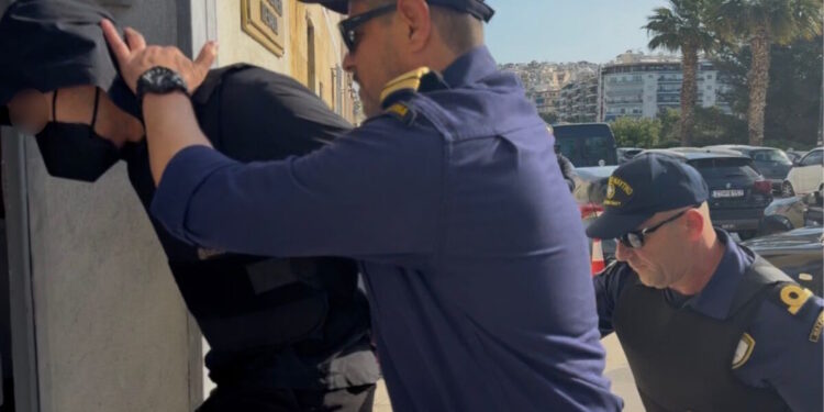 Άγιος Δημήτριος: Στο Ναυτοδικείο με αλεξίσφαιρο ο 20χρονος δράστης της δολοφονίας του 27χρονου – Τι θα υποστηρίξει