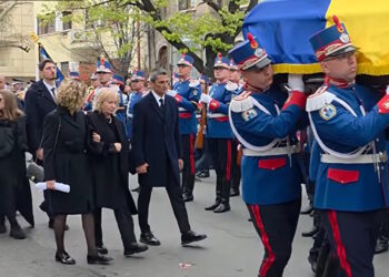 Ο Ραζβάν Λουτσέσκου «λύγισε» στον επικήδειο του πατέρα του, Μιρτσέα: «Ελπίζω να είσαι περήφανος για μένα»