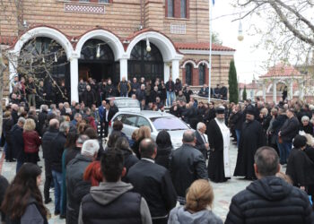 Στέφανος Μπορμπόκης: «Σαν πληγωμένο αετόπουλο στο χώμα», το ζεϊμπέκικο που παίχτηκε στην κηδεία του παλαίμαχου ποδοσφαιριστή