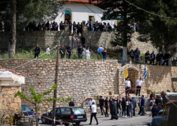 Δολοφονία στο Ηράκλειο: Ξέσπασμα οργής των συγγενών του 21χρονου στην κηδεία του