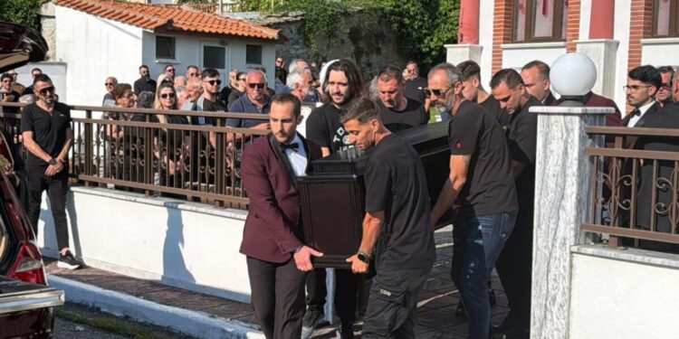 Κηδεία Παρασκευά Άντζα: Βαρύ πένθος και οδύνη στη Δράμα – «Σκεφτόταν πάντα τους άλλους ακόμα και στην κατάσταση που ήταν»