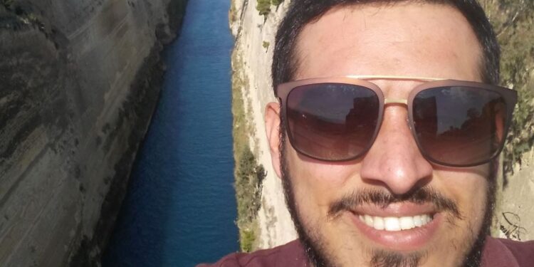 Κόρινθος: Σκοτώθηκε σε τροχαίο ο διευθυντής του δημοτικού σχολείου Φενεού – Έπεσε σε ρέμα με το αυτοκίνητο