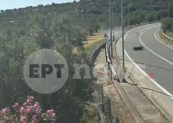 Λέσβος: «Ήρθε το Σάββατο και τη Δευτέρα σκοτώθηκε» λέει ο θείος του 18χρονου που έχασε τη ζωή του στο τροχαίο