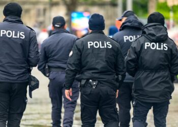 Κωνσταντινούπολη: Πεθερά σκότωσε τη νύφη της με δύο σφαίρες στο κεφάλι – «Καθάρισα την τιμή μου» φώναζε