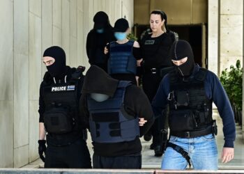 Δολοφονία στον Άγιο Δημήτριο: Με εντάσεις και ξεσπάσματα η δίκη των τριών 20χρονων για εμπλοκή στην υπόθεση