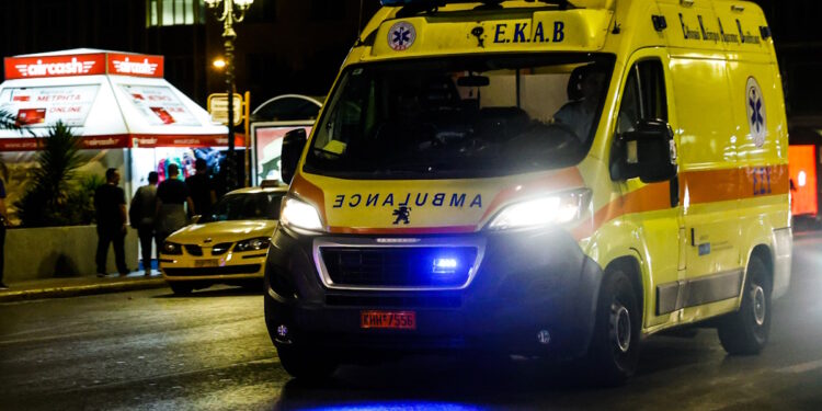 Τροχαίο δυστύχημα στη Βαρυμπόμπη με έναν νεκρό: Αυτοκίνητο καρφώθηκε σε τοίχο και τυλίχθηκε στις φλόγες