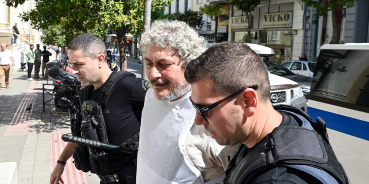 Τζέιμς Δαλαμάγκας: «Ντύθηκε παπάς και φυγαδεύτηκε από την Αυστραλία» λέει φίλος του – Ο εξωδικαστικός συμβιβασμός για τη δολοφονία του αδερφού του