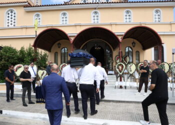 Τάκης Γκώνιας: Το τελευταίο «αντίο» στον σπουδαίο ποδοσφαιριστή – Στεφάνι από Βαγγέλη Μαρινάκη και ΠΑΕ Ολυμπιακός
