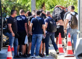 Δολοφονία 15χρονου στην Καλλιθέα: Απολογούνται οι 7 συλληφθέντες – «Διαφωνούν» για τα κίνητρα της επίθεσης, τι θα καταθέσουν