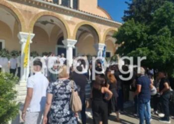 Πάτρα: Το σπαρακτικό τελευταίο «αντίο» στον Διονύση και τον 17χρονο Ηλία-Κωνσταντίνο που έχασαν τη ζωή τους σε τροχαίο