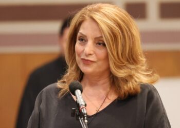 Κηδεία Μάρως Κοντού: Συγκλόνισε η Άντζελα Γκερέκου στον επικήδειό της – Ήσουν ένα γενναίο θηλυκό, καλό ταξίδι μαμά