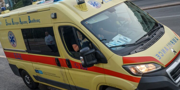 Σπάτα: Νεκρή πεζή που παρασύρθηκε από αυτοκίνητο