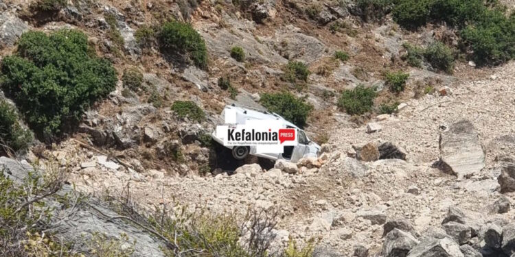 Τραγωδία στην Κεφαλονιά: Νεκρός 30χρονος πατέρας δύο παιδιών που έπεσε με το αυτοκίνητό του στη χαράδρα του Χάρακα