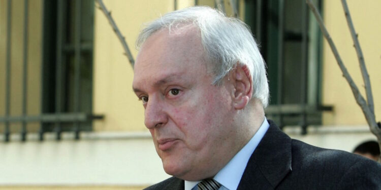 Σταύρος Γεωργίου: Στα χέρια των αρχών βίντεο που εμφανίζεται για τελευταία φορά ζωντανός ο ποινικολόγος – Ερευνάται άτομο που περπατάει δίπλα του