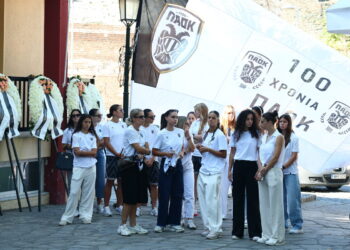 Κηδεία Άννας Μαρίας Πανταζώνη: «Βαρύ» κλίμα στο τελευταίο αντίο στην 15χρονη αθλήτρια του ΠΑΟΚ